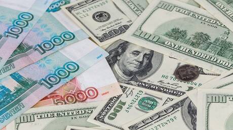الروبل الروسي من العملات الأكثر ارتفاعا مقابل الدولار في أكتوبر