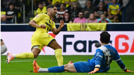 فياريال يزيح برشلونة من وصافة 