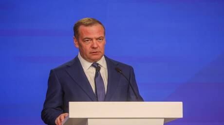  مدفيديف: نظام كييف سرق مبالغ ضخمة من أموال الغرب