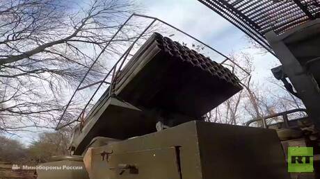 راجمة الصواريخ الروسية "غراد" تستهدف مواقع أوكرانية