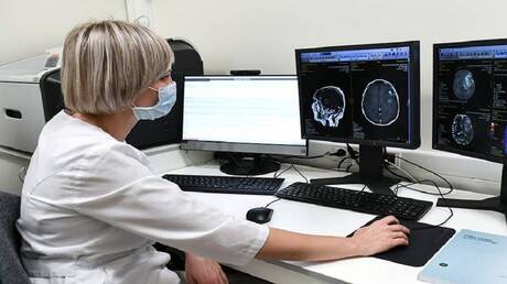 كشف الغموض: علامات التصلب المتعدد تبدأ قبل سنوات من التشخيص