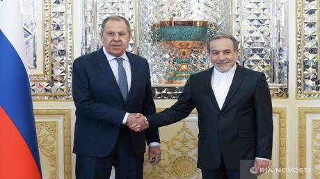 لافروف وعراقجي يبحثان تعزيز العلاقات الثنائية والمستجدات الإقليمية