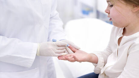 اكتشاف يفسر سبب إصابة الأطفال الصغار بنوع حاد من سكري النوع اﻷول