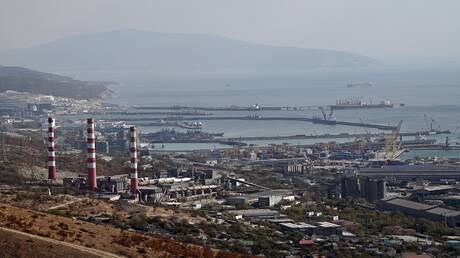 إصابات وتضرر سفينة وحريق بمستودع نفط في نوفوروسيسك الروسية بعد هجوم مسيرات