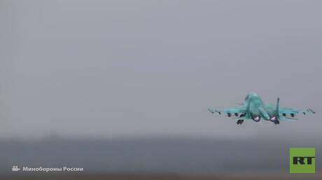 مقاتلة "سو-34" روسية تدك مواقع لقوات العدو على الجبهة