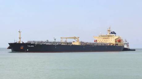 حادثة مريبة.. سفينة تغير مسارها فجأة إلى المياه الإيرانية والجيش البريطاني يشتبه بـ"نشاط دولة"