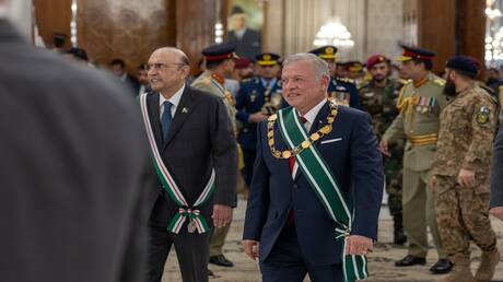  الرئيس الباكستاني يمنح الملك عبدالله الثاني وسام "نيشان باكستان" 