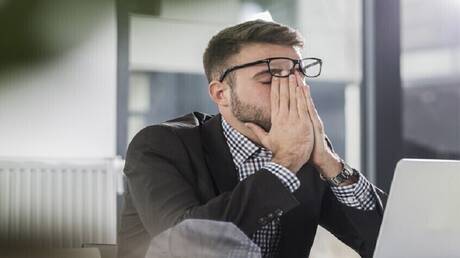 بعد سنوات من الغموض.. كشف علمي جديد يفسر الإرهاق المزمن