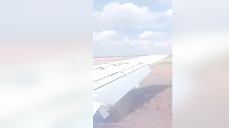 مشاهد من داخل طائرة لحظة تحطمها في مطار كولويزي بالكونغو الديمقراطية