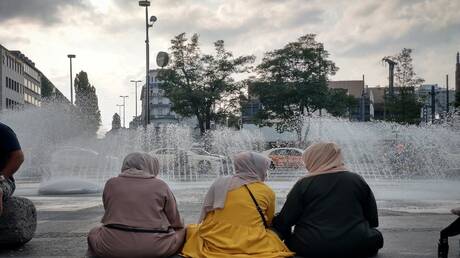  قرار مثير للجدل: دولة أوروبية تفرض حظرًا على الحجاب في المدارس لمن هن تحت الـ 14 عاما