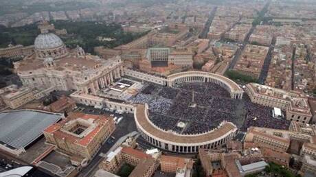 الفاتيكان يؤكد على قدسية الزواج الأحادي ويجيز استخدام اللغات المحلية بالوثائق الرسمية 