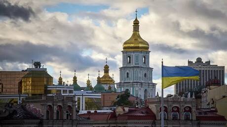 وسائل إعلام: أوكرانيا تشرع أبواب التجنيد للمدنيين لمواجهة النقص في الجنود