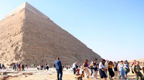  سر الأهرامات: هل تخفي كنوزاً عملاقة وتحتفظ بمصدر طاقة غير مكتشف؟
