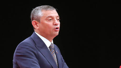 أوزيل يكرس زعامته لحزب الشعب الجمهوري في مؤتمر تحت شعار 