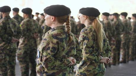 السويسريون يرفضون الخدمة الوطنية الإلزامية للنساء