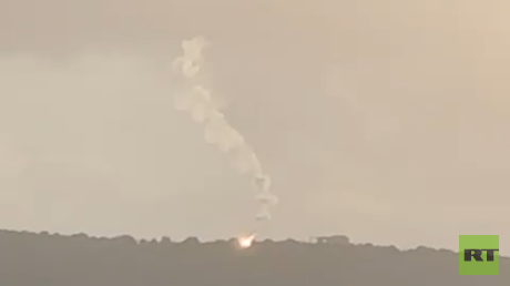 تزامنا مع وصول البابا.. الجيش الإسرائيلي يستهدف منطقة وادي مظلم جنوب لبنان بالقذائف الضوئية (فيديو)