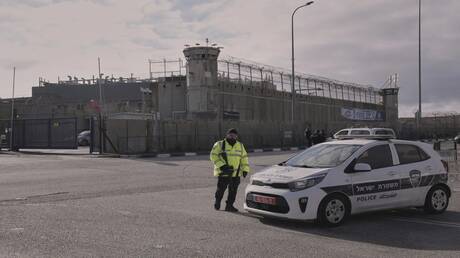 يرقى إلى جريمة حرب مروعة.. اغتصاب وتعذيب جنسي بحق صحفي فلسطيني داخل معتقل إسرائيلي