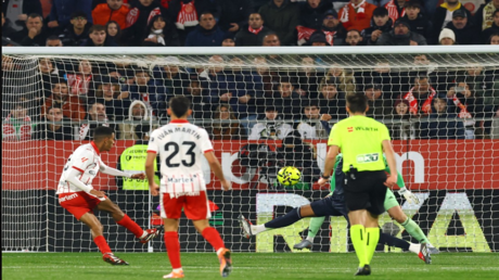 عز الدين أوناحي يسجل هدفا عالميا في شباك ريال مدريد ويسقطه من صدارة 