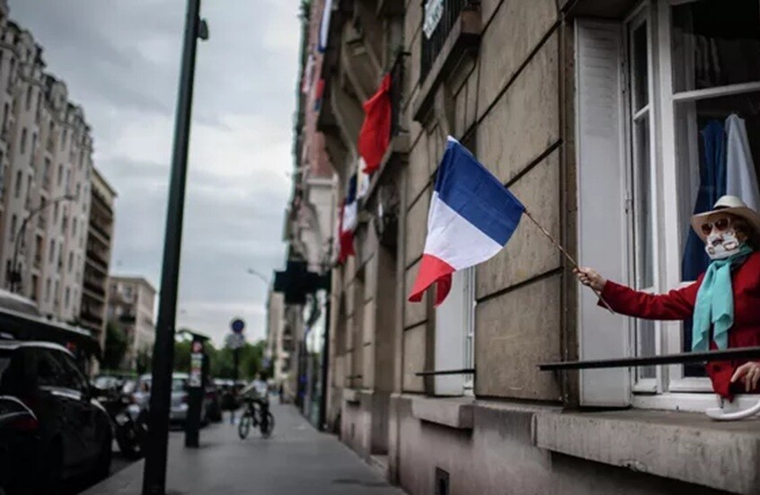 وزيرة عربية تنهي حظر ارتداء البنطال على النساء !