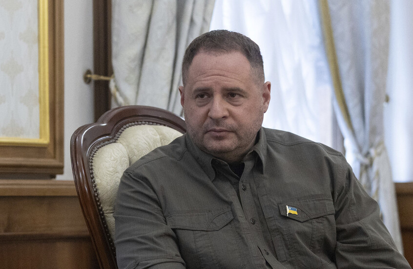 "دردشة سرية وكرسي فارغ وطلاق مريع".. كشف تفاصيل المؤامرة الداخلية لإسقاط يرماك