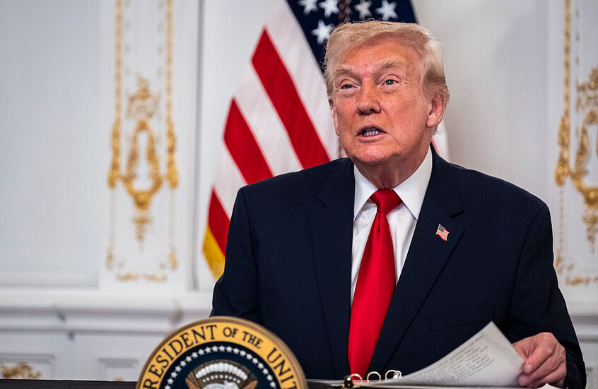 ترامب يعلن استمرار تعليق قرارات اللجوء وتعزيز فحص الأمن للمهاجرين