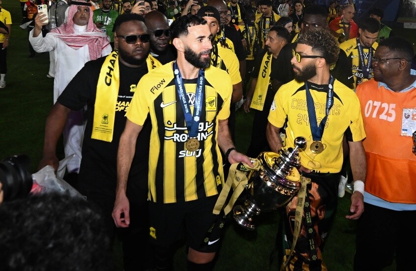 مستقبل بنزيما يشتعل من جديد.. حسم أمر العودة للريال و100 مليون يورو تبعده عن ليون