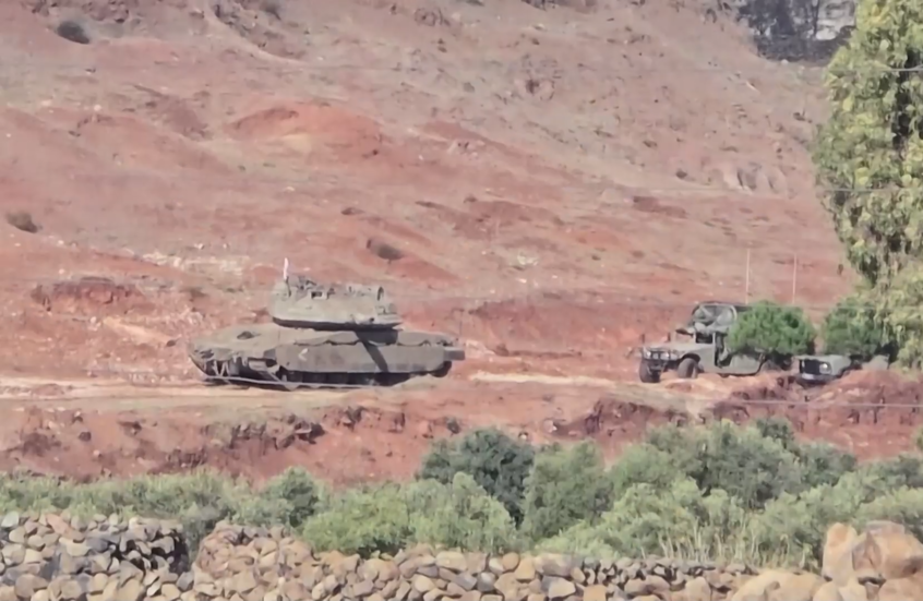 دبابات إسرائيلية تدخل في تل أبو قبيس بمحافظة القنيطرة جنوب سوريا