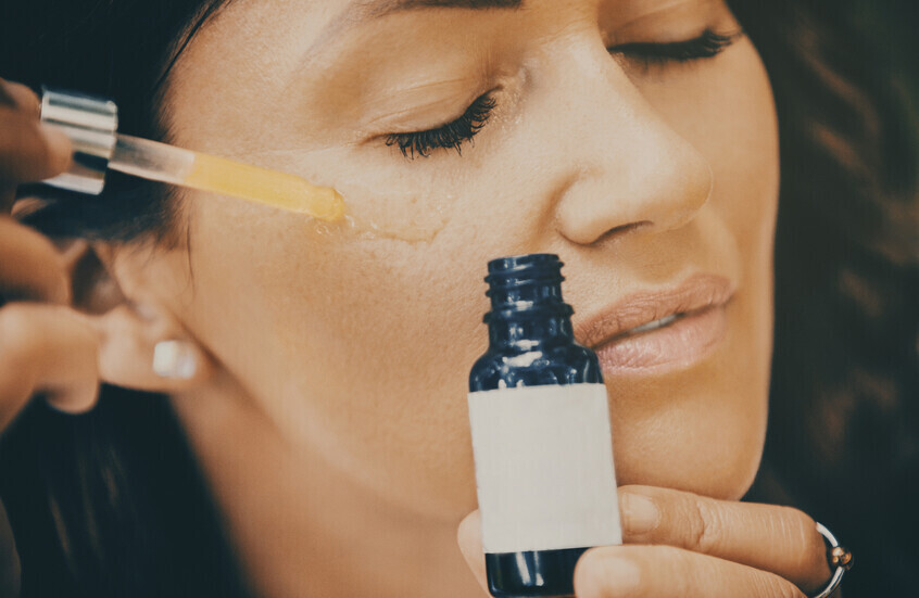 مخاطر صحية محتملة لمنتجات العناية بالبشرة