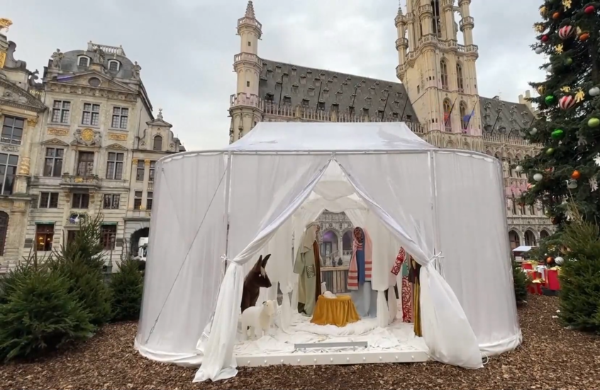 "عديمو الوجوه".. مشهد ميلاد المسيح في بروكسل يثير جدلا