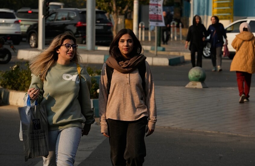 رئيس مجلس النواب الإيراني: إذا أردنا بلدا متقدما يجب أن نملك عنصرا نسائيا فاعلا