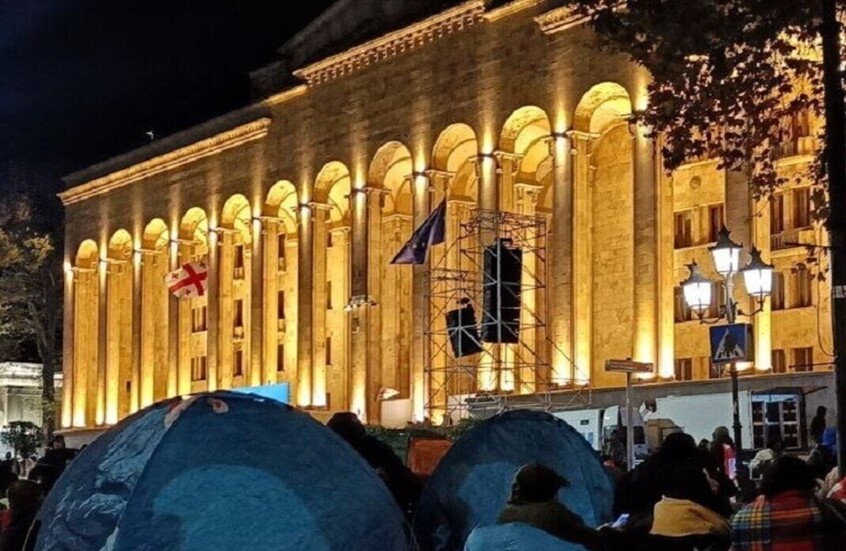 جورجيا تهدد بمقاضاة "BBC" عقب تقرير عن استخدام مواد كيميائية ضد المتظاهرين