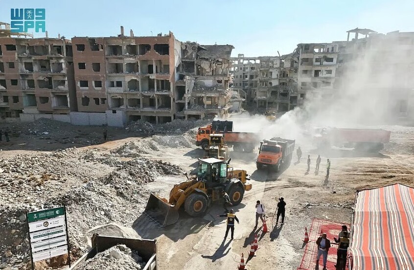 مركز إغاثة الملك سلمان يطلق مشروع إزالة أنقاض دوما وداريا السوريتين (فيديو)