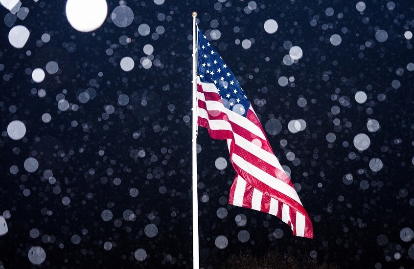 "بوليتيكو": الولايات المتحدة تؤيد إعادة الأصول إلى روسيا بعد التسوية في أوكرانيا