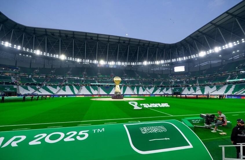 السعودية تواجه عمان في كأس العرب 2025.. الموعد والتشكيلة الأساسية والقنوات الناقلة مجانا