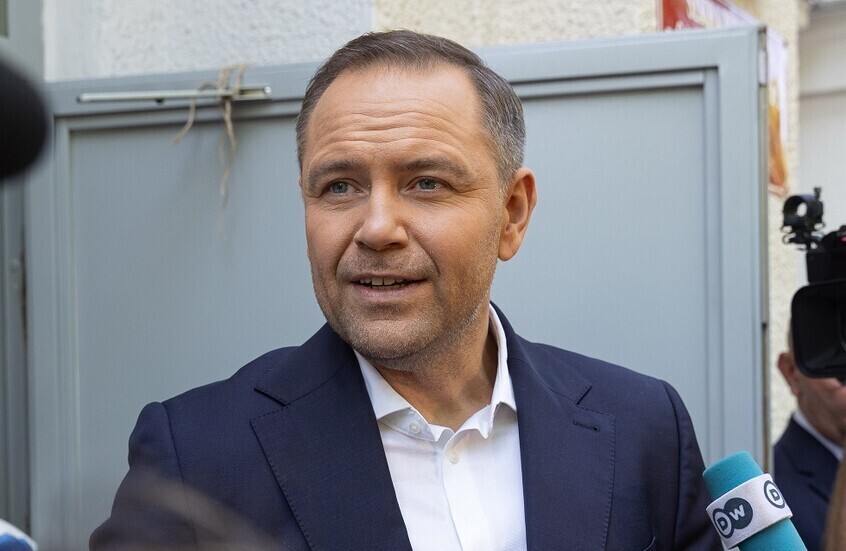 نافروتسكي يدعو زيلينسكي لإظهار الامتنان للبولنديين على المساعدة