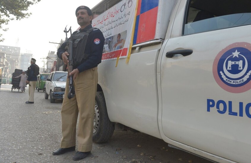 مقتل 3 رجال شرطة على الأقل في انفجار قنبلة شمال غربي باكستان