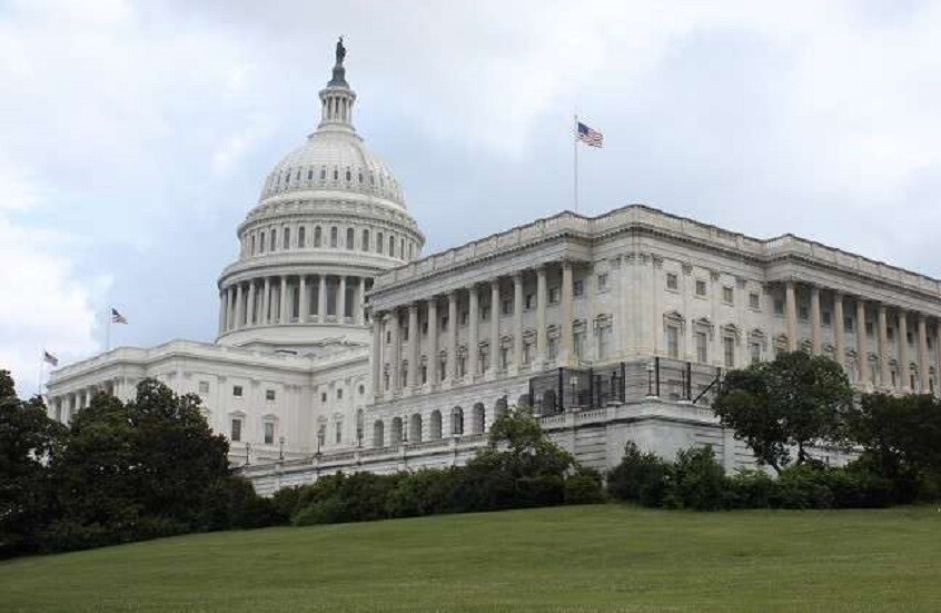 شيوخ أمريكيون يقدمون قرارا جديدا بشأن صلاحيات ترامب العسكرية في فنزويلا