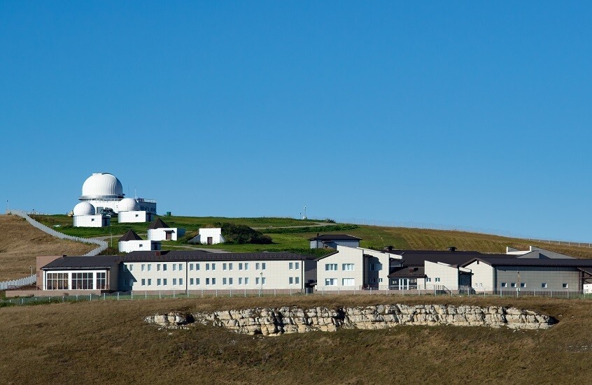 قزم أبيض فائق الكتلة واكتشافات أخرى في مختبر القوقاز التابع لجامعة موسكو