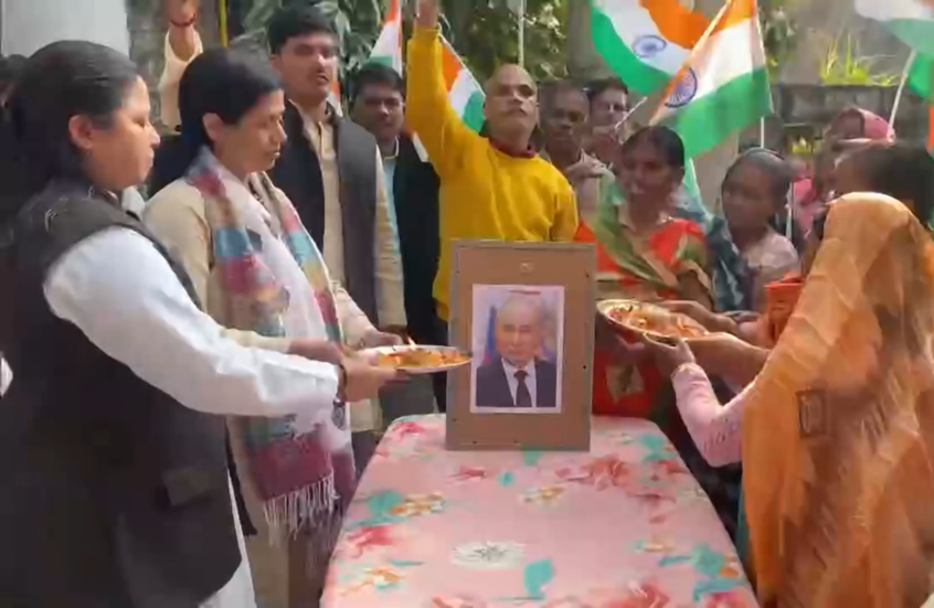 قبيل زيارة بوتين للهند.. مواطنو  فاراناسي يستقبلونه على طريقتهم