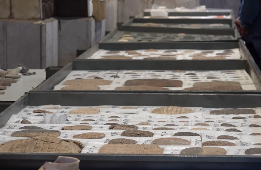 سوريا.. استعادة أكثر من 1400 رقيم وقطعة أثرية إلى متحف إدلب