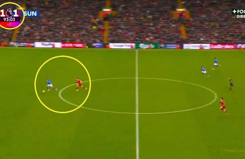 "الشبح".. كييزا ينقذ ليفربول ومدربه آرني سلوت من فضيحة (فيديو)