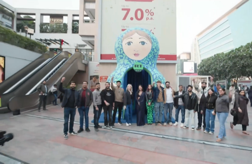 ماتروشكا روسية عملاقة وسط نيودلهي احتفاء بإطلاق قناة RT India