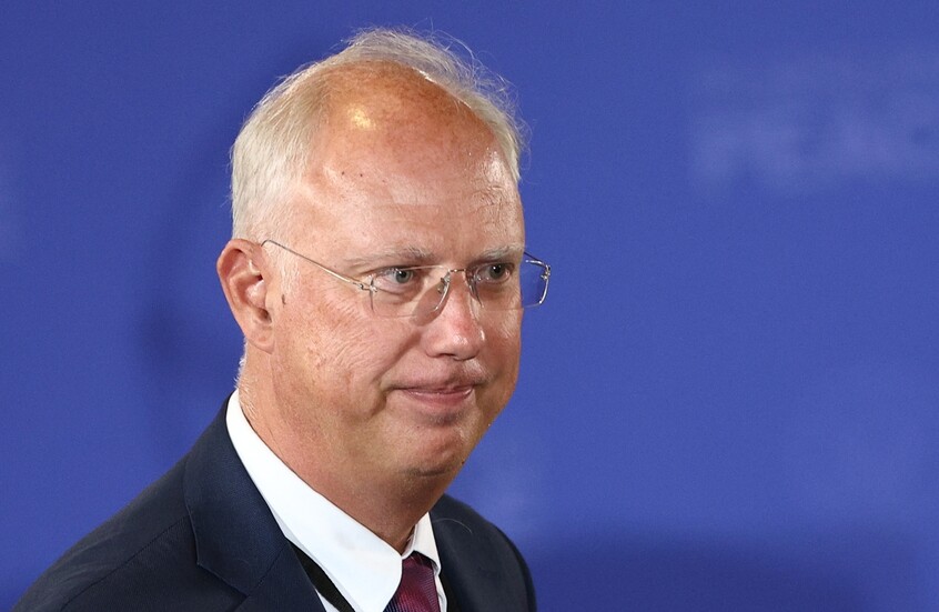 دميترييف يندد بهستيريا الصحافة البريطانية والأوروبية ومحاولات عرقلة الحوار الروسي الأمريكي