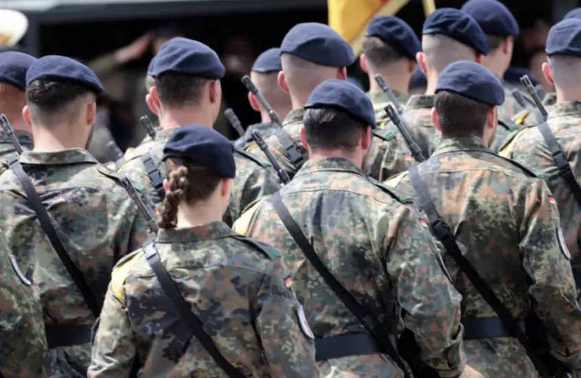 البرلمان الألماني يصوت على قانون جديد يعيد هيكلة الخدمة العسكرية وسط انقسام سياسي واحتجاجات شبابية