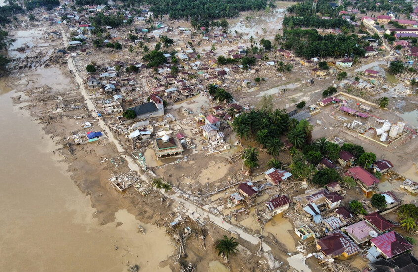 ارتفاع عدد ضحايا الفيضانات والانهيارات الأرضية في إندونيسيا إلى 846