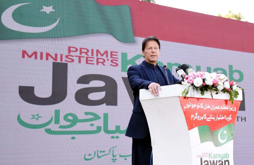 الجيش الباكستاني يصف عمران خان بأنه "مريض عقليا"