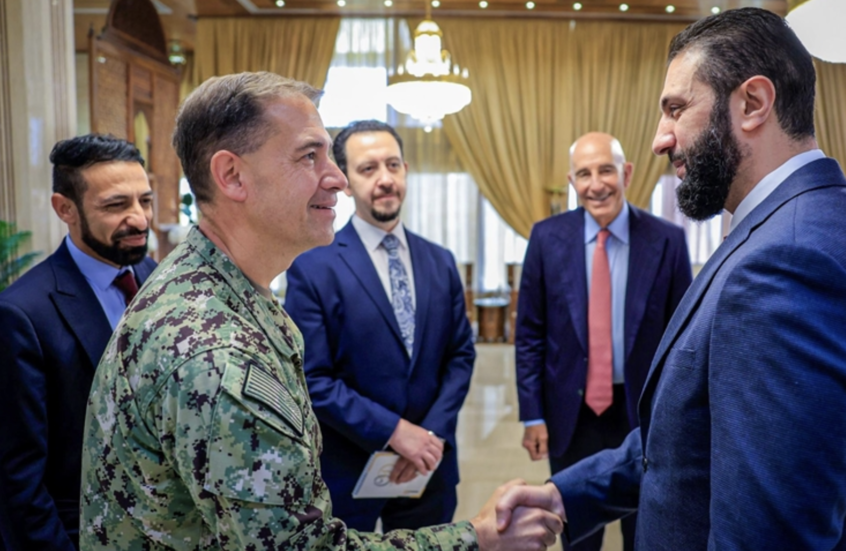 قائد القيادة المركزية الأمريكية يشيد بالأمن السوري بعد اعتراض شحنات أسلحة موجهة "لحزب الله"