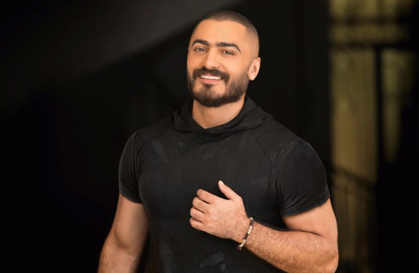 بعد استئصال جزء من كليته.. تامر حسني يظهر للمرة الأولى خلال صلاة الجمعة (فيديو)