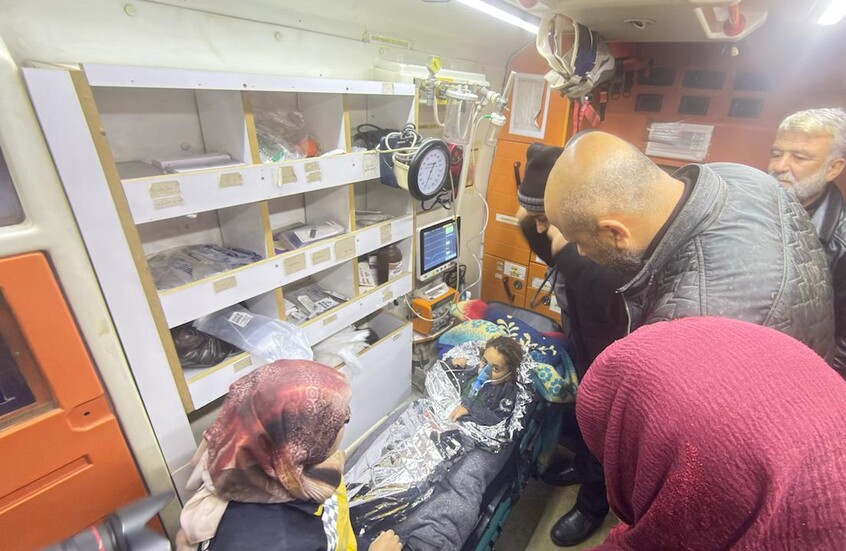 سوريا.. إنقاذ طفلة سقطت في بئر بعملية استغرقت 11 ساعة (فيديو)