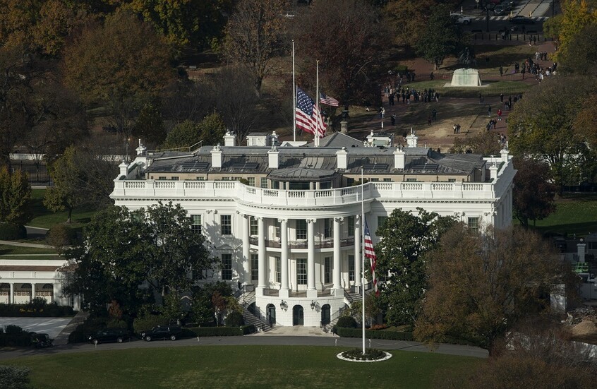 "وول ستريت جورنال": استراتيجية الأمن القومي الأمريكية صدمت أوروبا